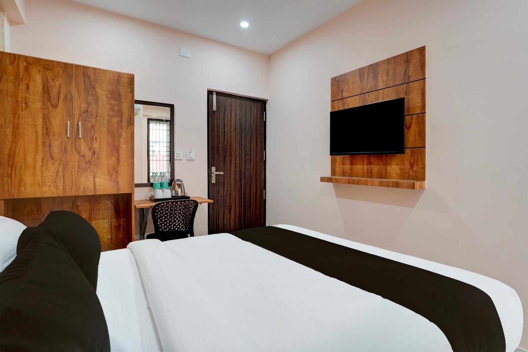 O Golden Comforts Hotel