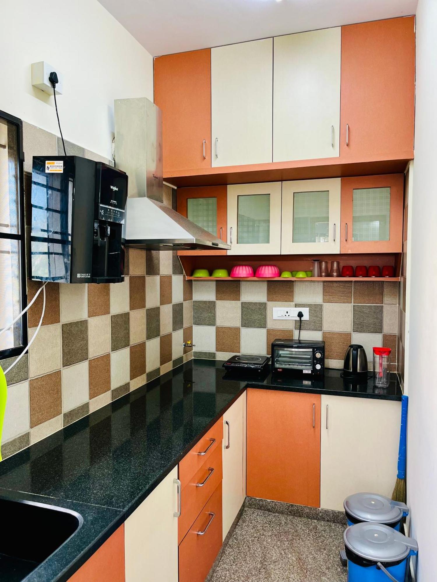 Esha Enclave - Premium Suits Apartment *
