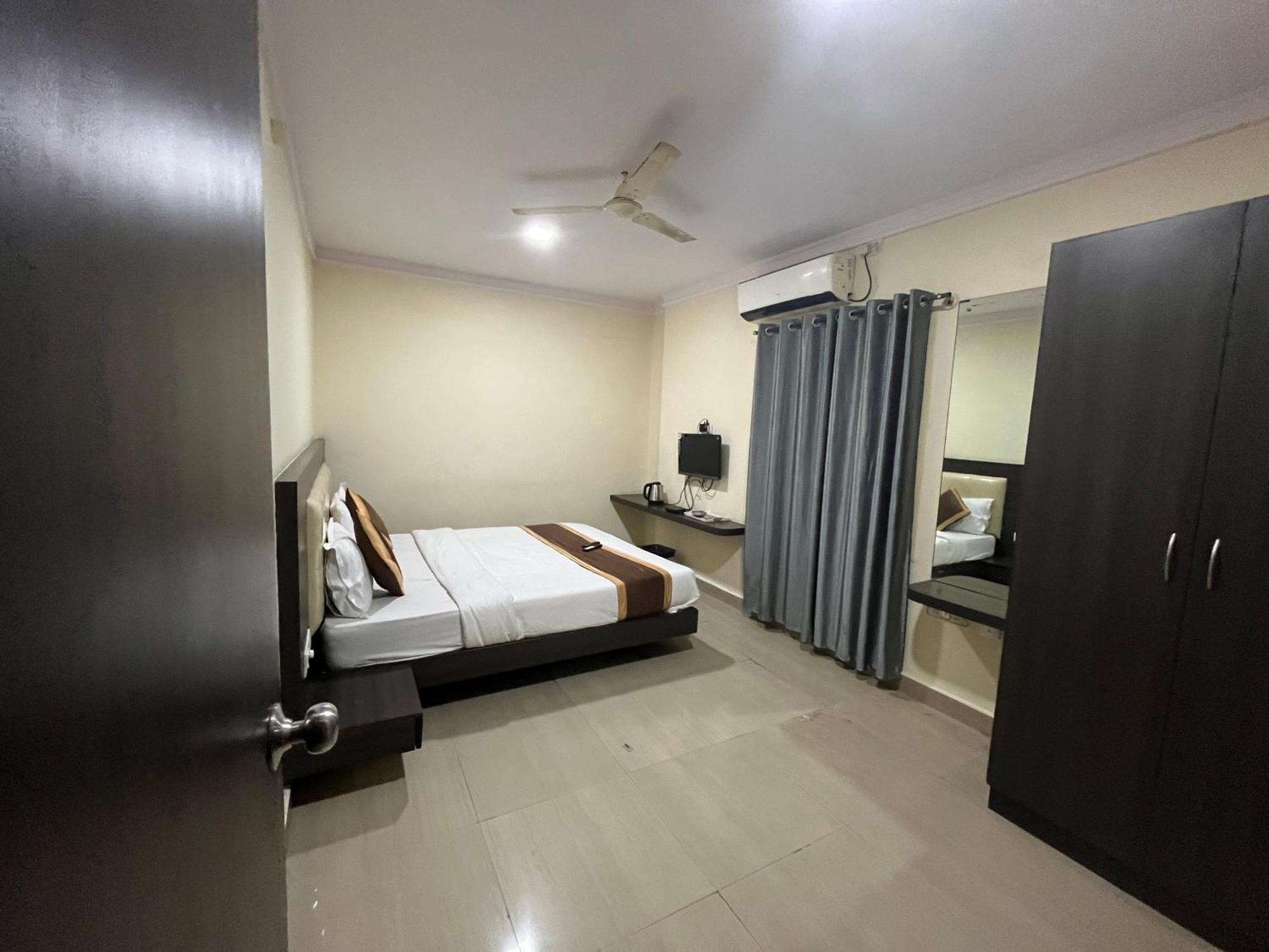 Vijaya Lakshmi Residency 2*