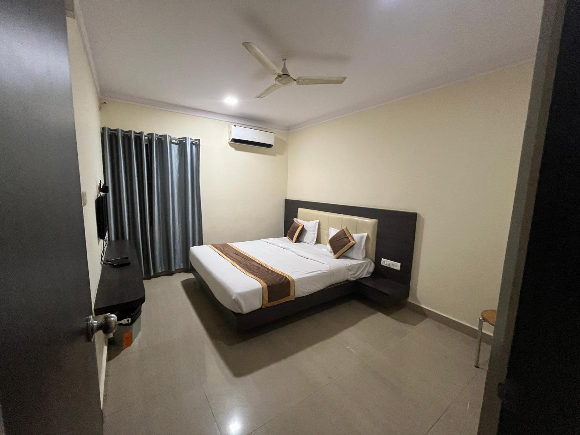 Vijaya Lakshmi Residency 2*