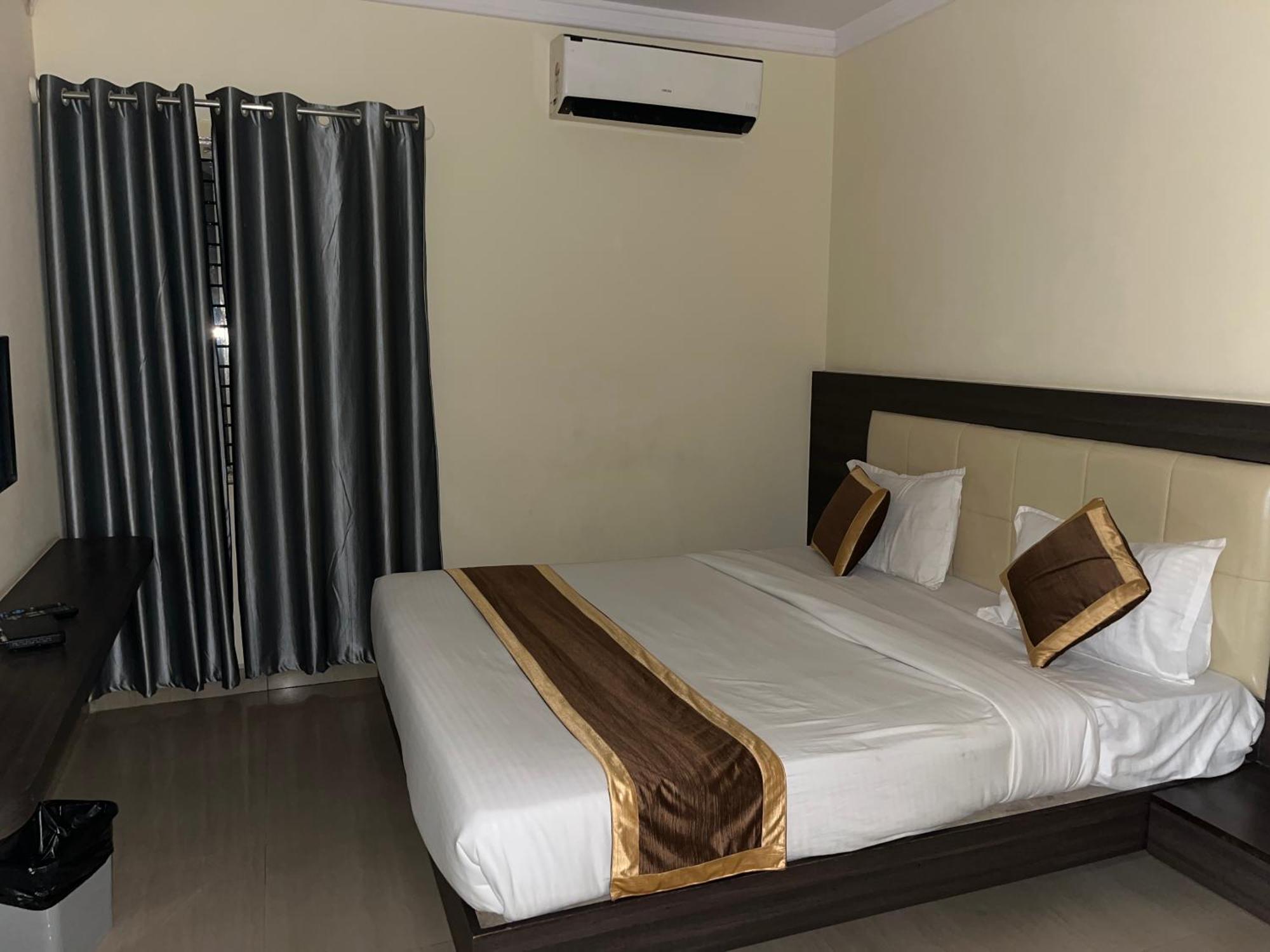 Hotel Vijaya Lakshmi Residency