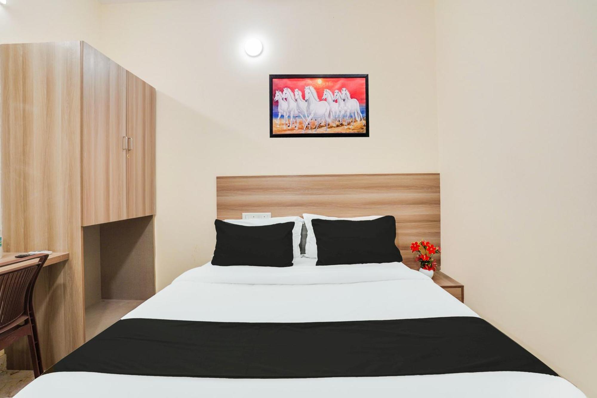 Super O Xotel Near Hsr Hotel