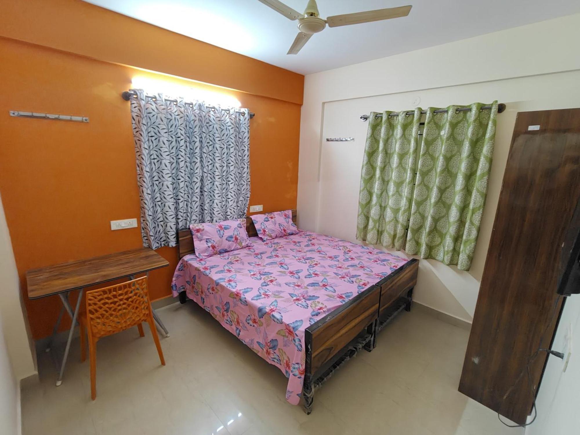 Albergue Spacious Rooms, Near Itpl