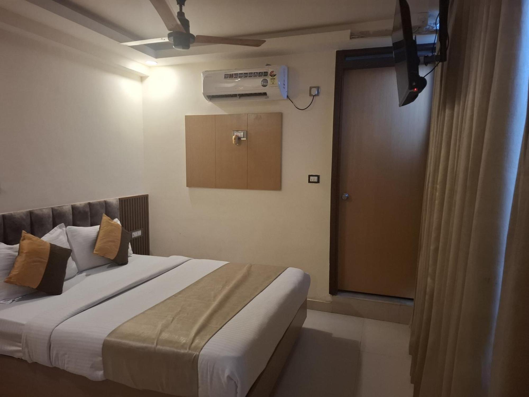 Abm Aura Hotel