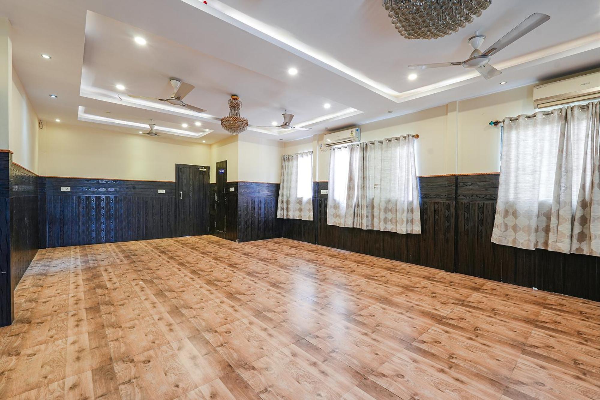 Hotel Fabhotel Sairam Residency