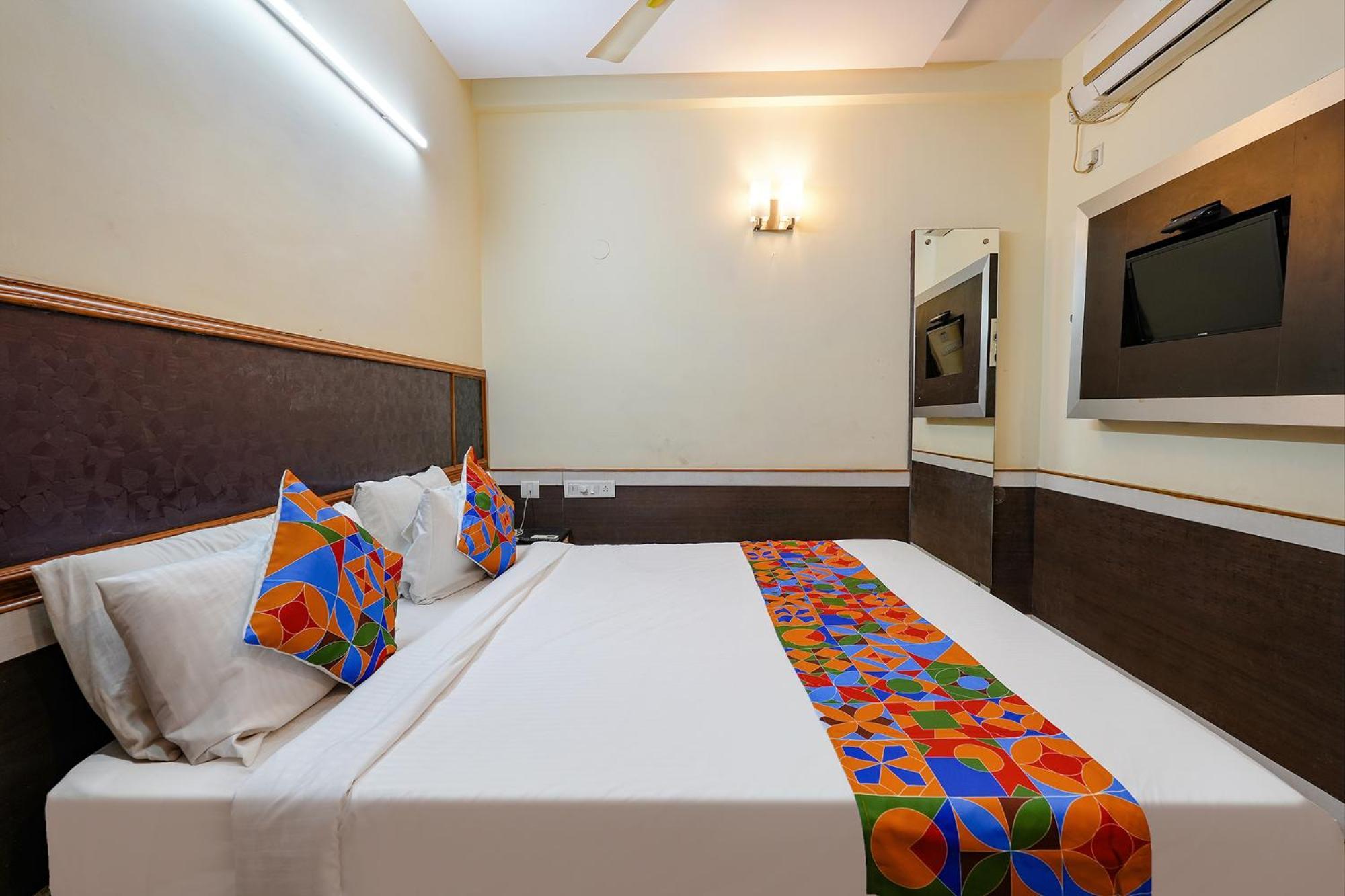 Hotel Fabhotel Sairam Residency