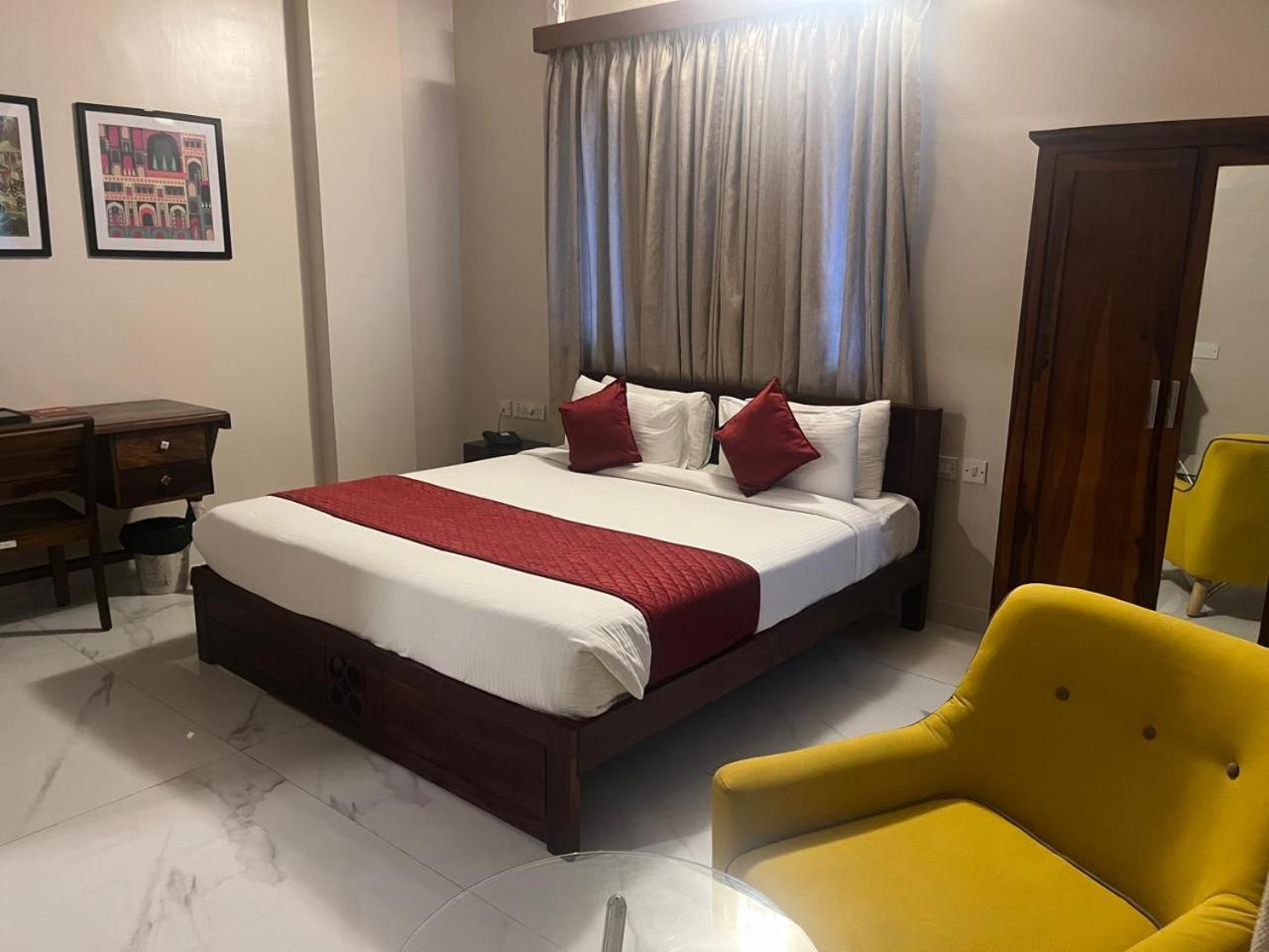 Hotel Crimson Lotus