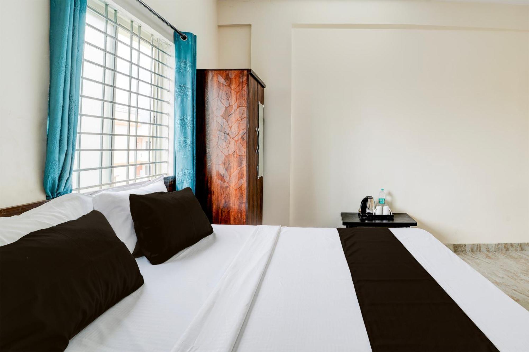 Hotel Megha Ventures Boarding & Near Rockline 3*