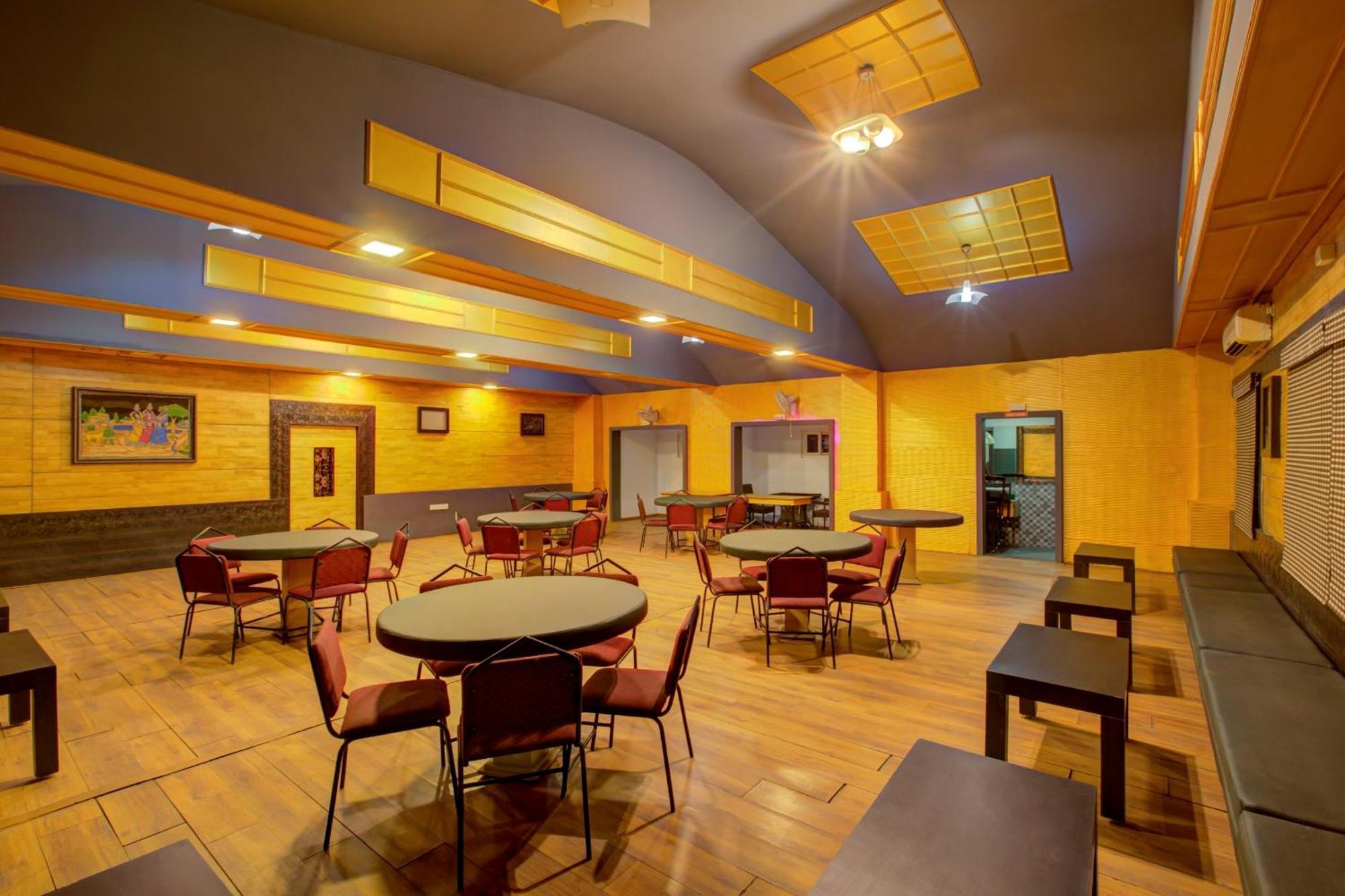 Super Townhouse Oak Jvh 4* Bangalore