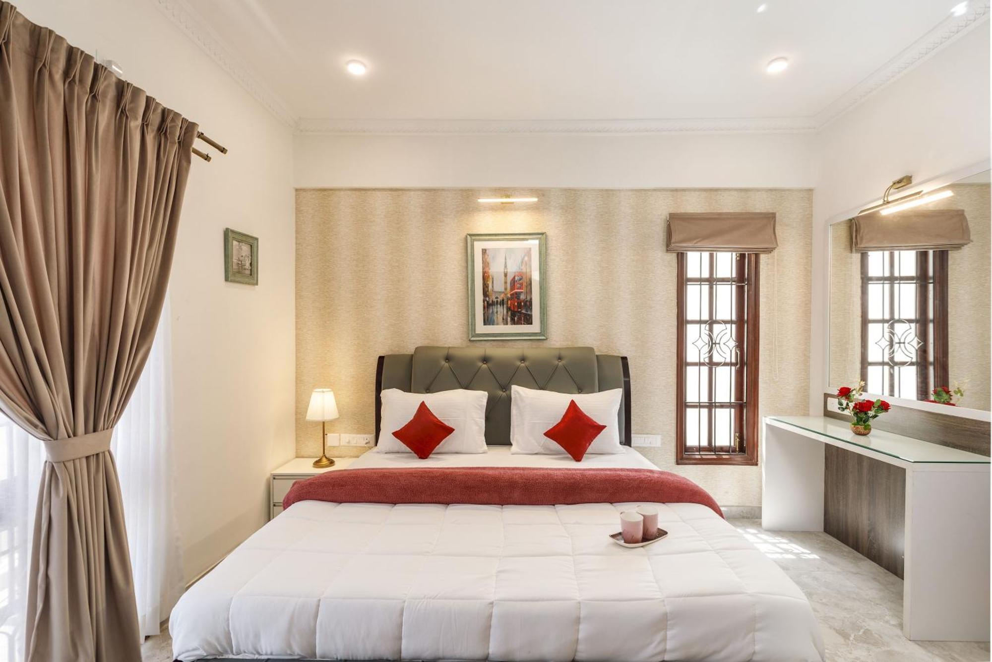 Emerald 101 By Stayjade 3bhk Nr Mg Road