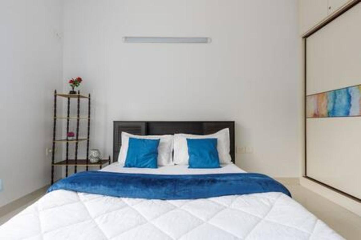 Blue Pavilion By Red Olive Electronic Apartment