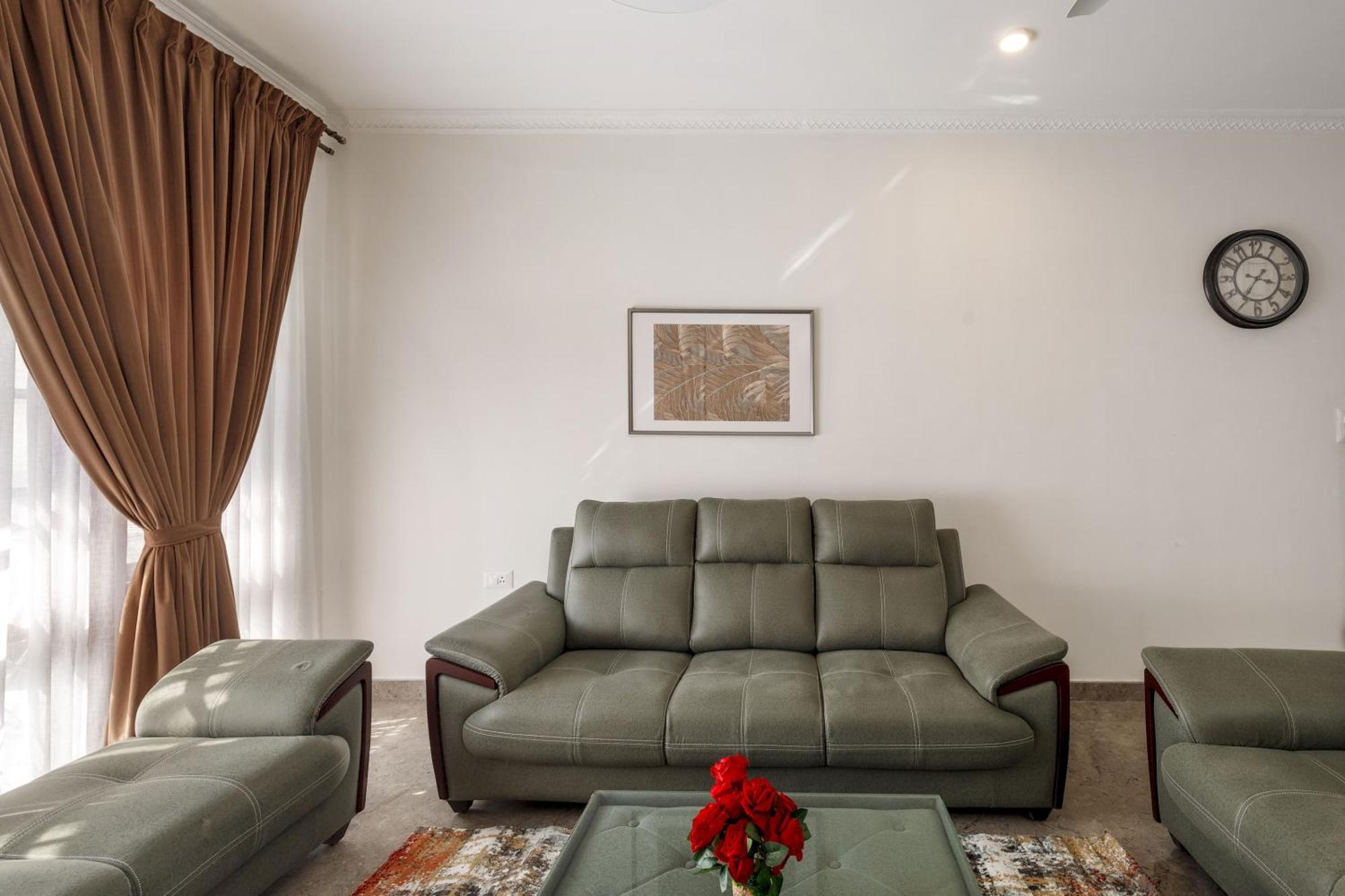Emerlad 401 Nr Mg Road Apartment