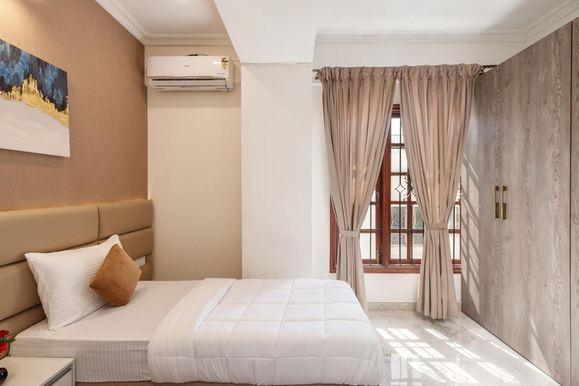 Emerlad 401 Nr Mg Road Apartment *