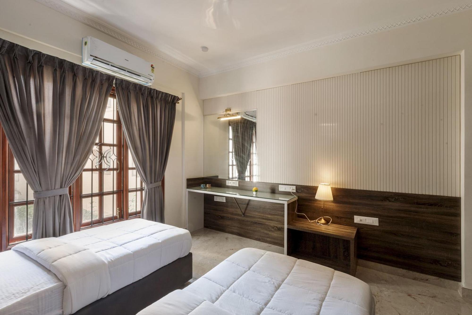 Apartment Emerlad 401 Nr Mg Road *