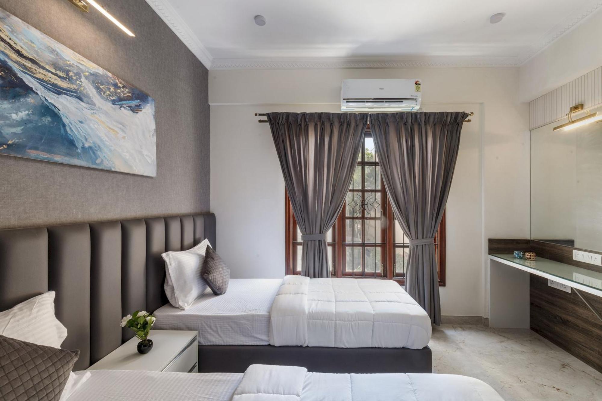Emerlad 401 Nr Mg Road Apartment *