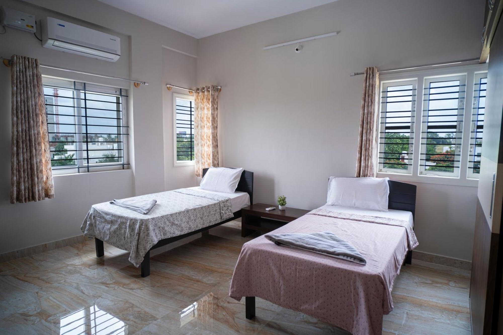 White Hosue Living Apartment