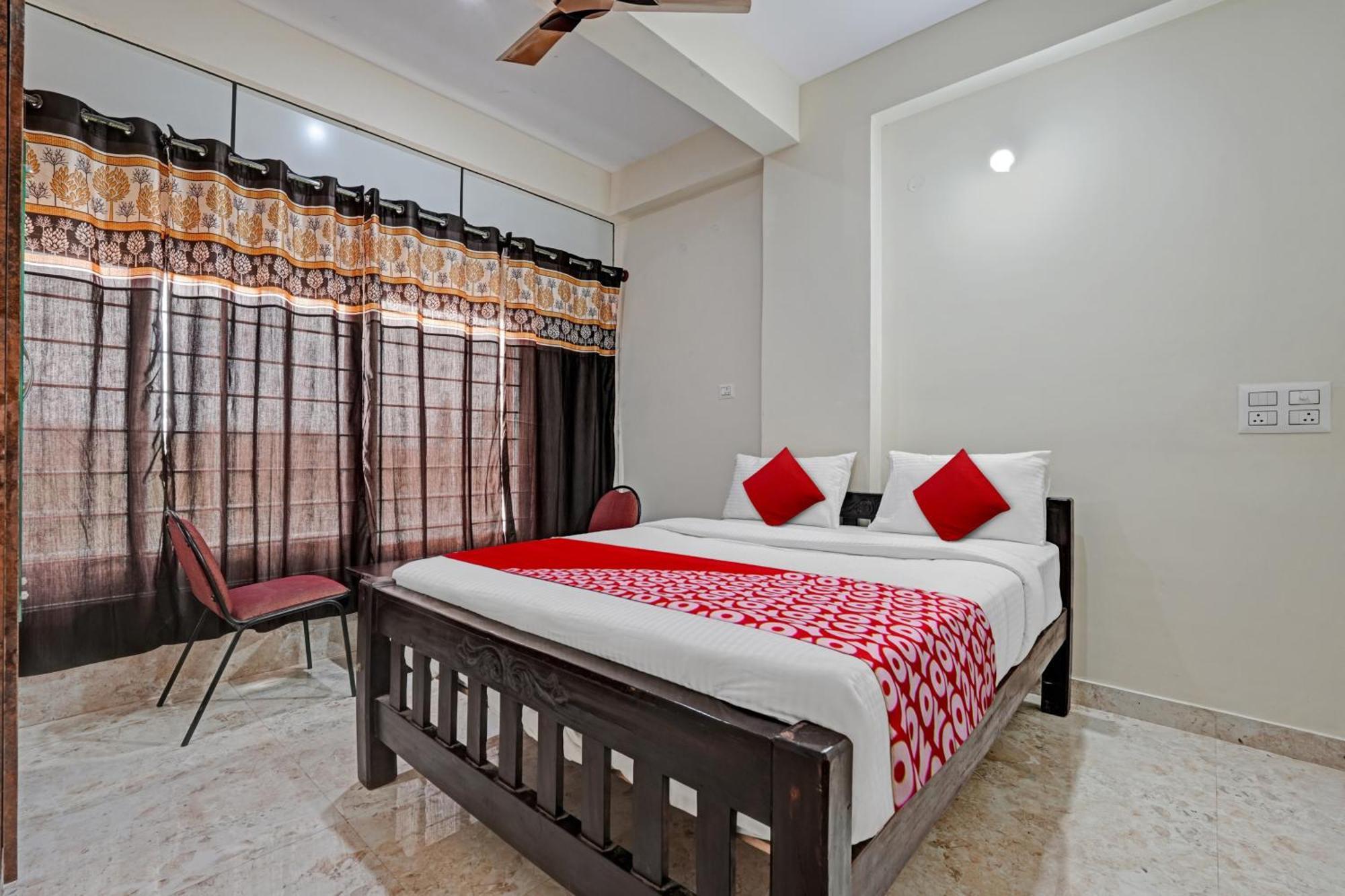 Hotel O Sri Chowdeshwari Boarding And