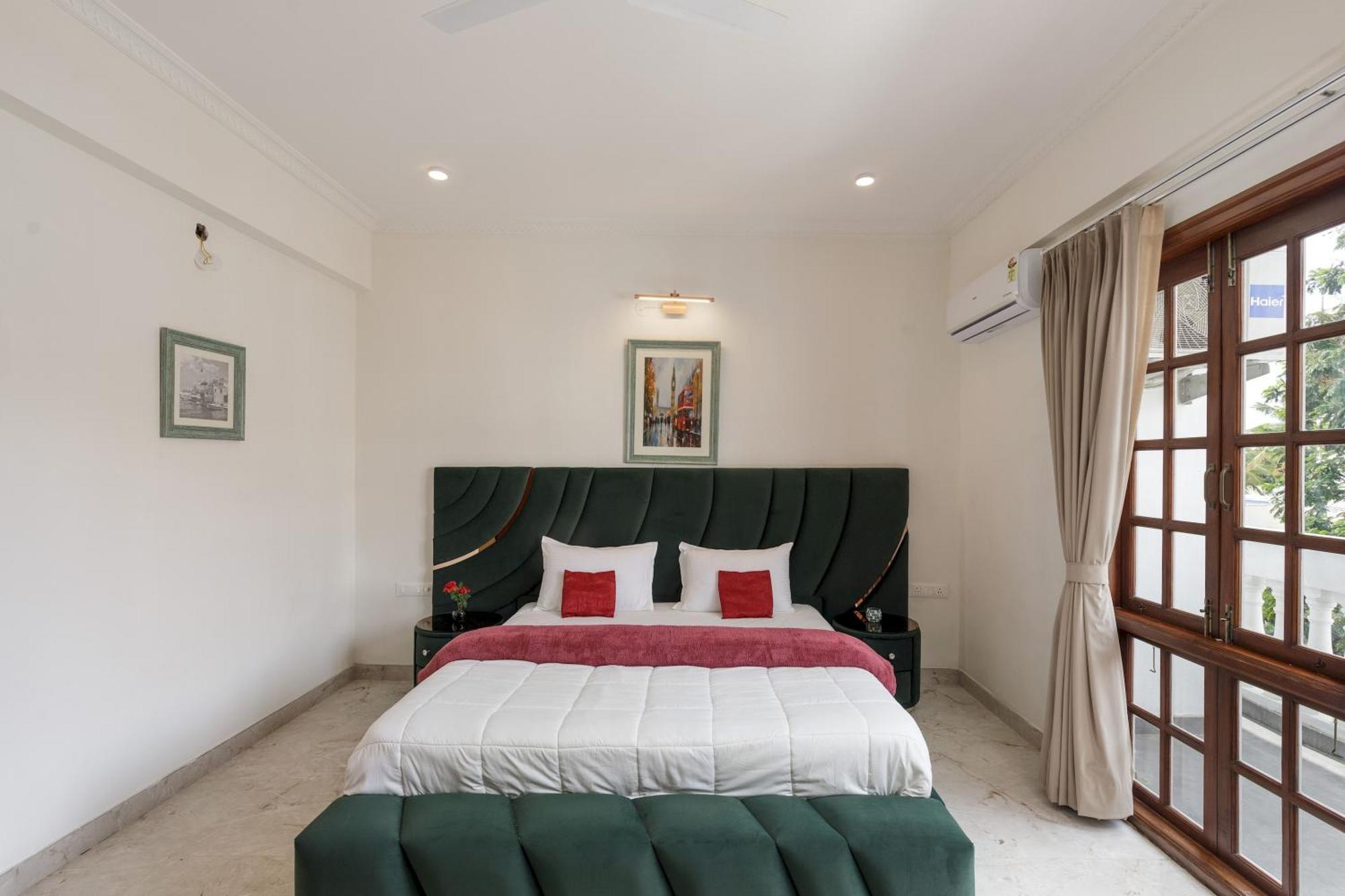 Onyx 303 By Stayjade 3bhk Ac Nr Mg Road *