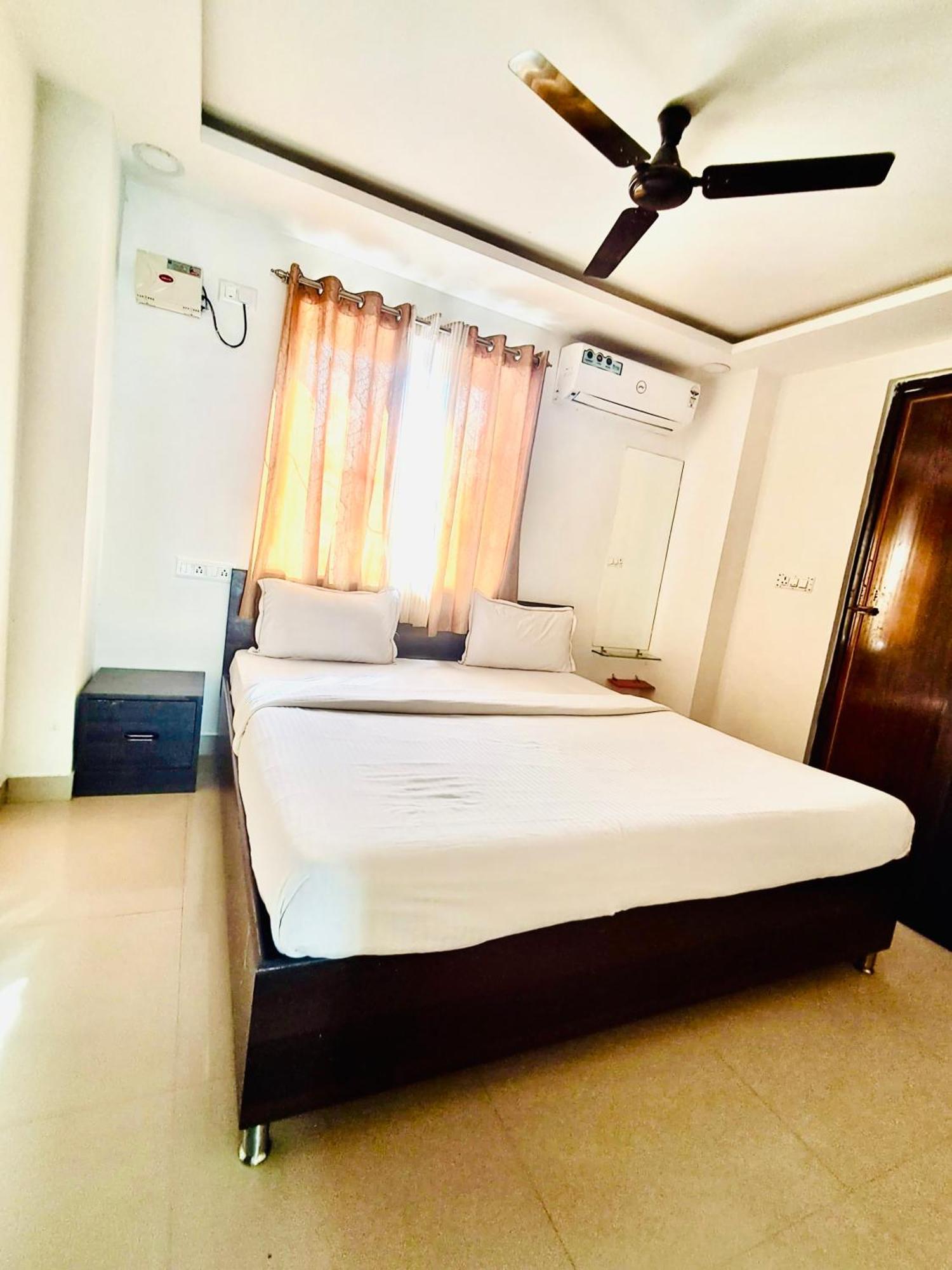 Hotel Rahat Comforts *