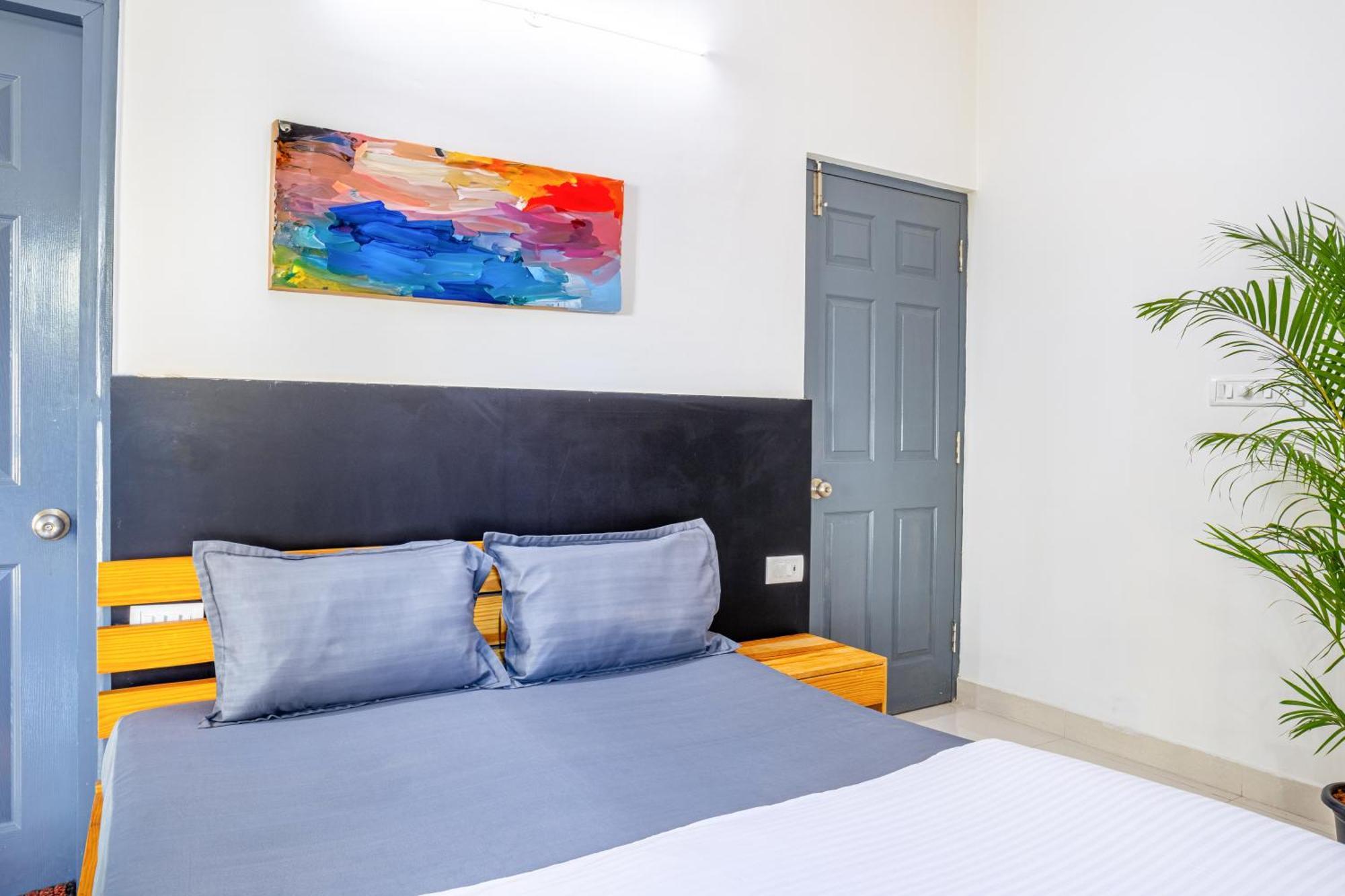 Housr Friday Hotel