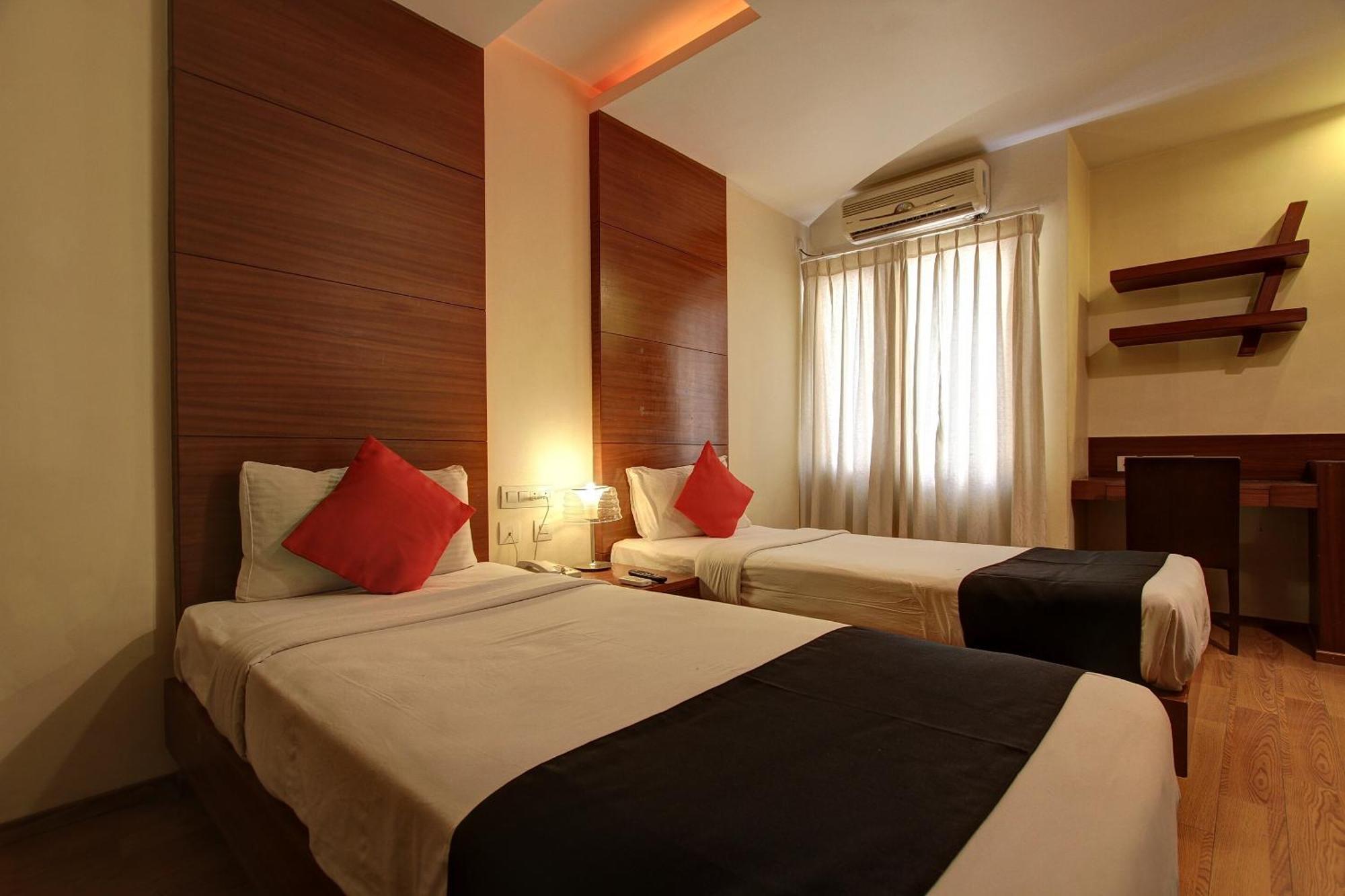 Collection O Sri Sai Palace Hotel