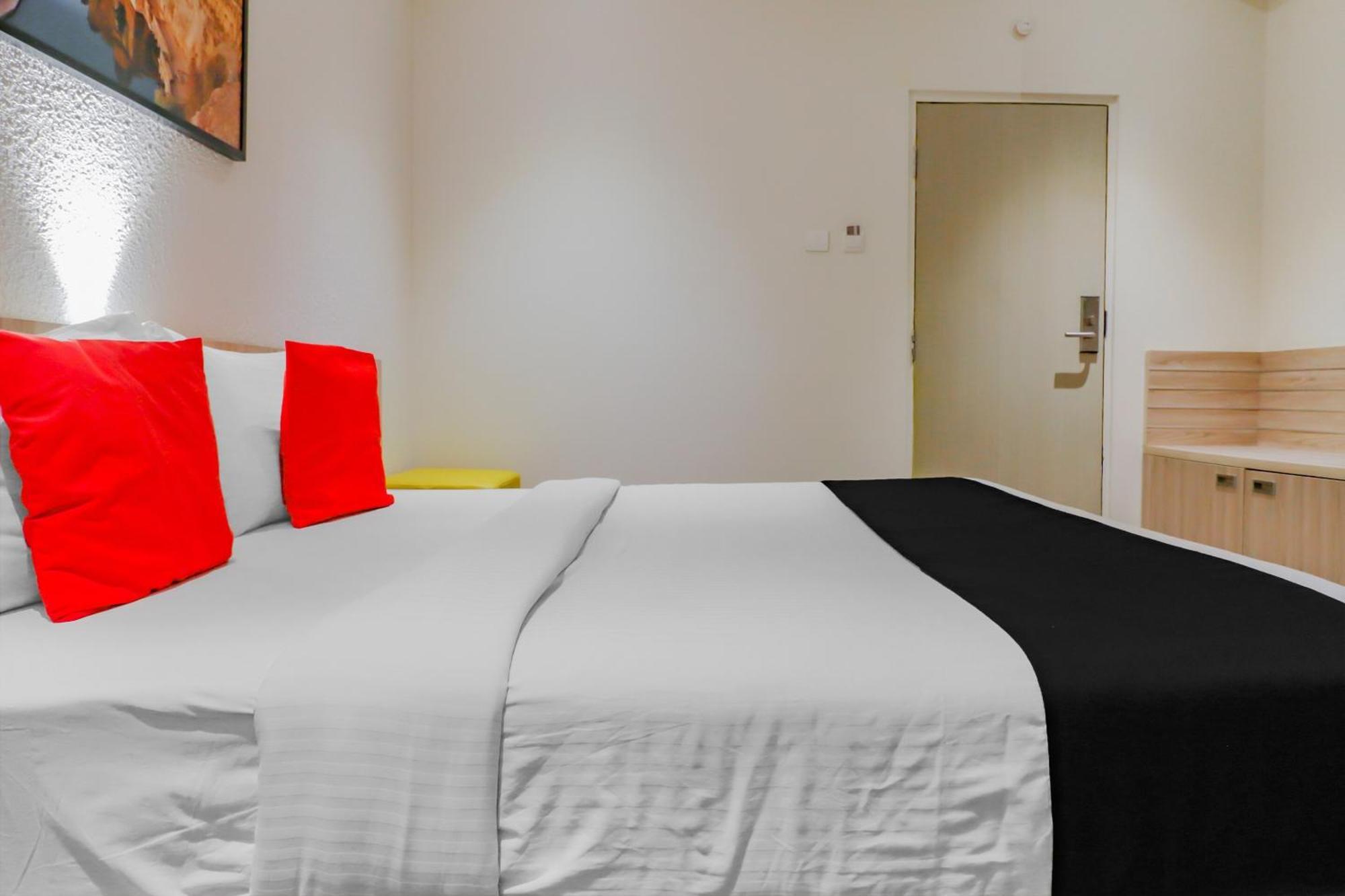 Hotel Capital O Royal Keys Near Brookfield Mall, Aecs Layout Bangalore