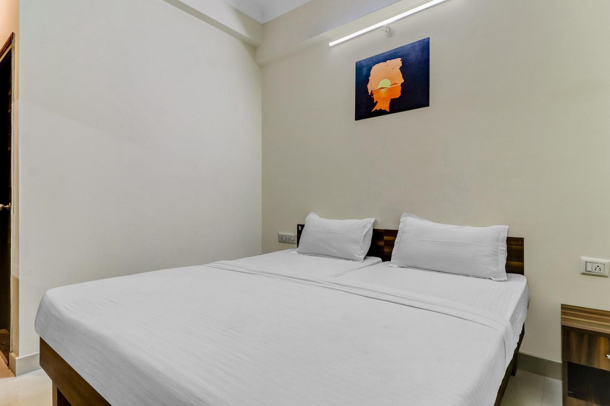 Hotel Capital O Safari Near Snow Bangalore