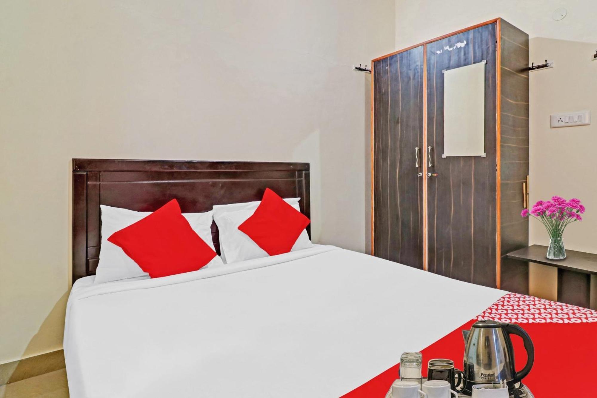 Super O Mn Residency Near Ragigudda Sri Prasanna Anjaneyaswamy Temple Hotel