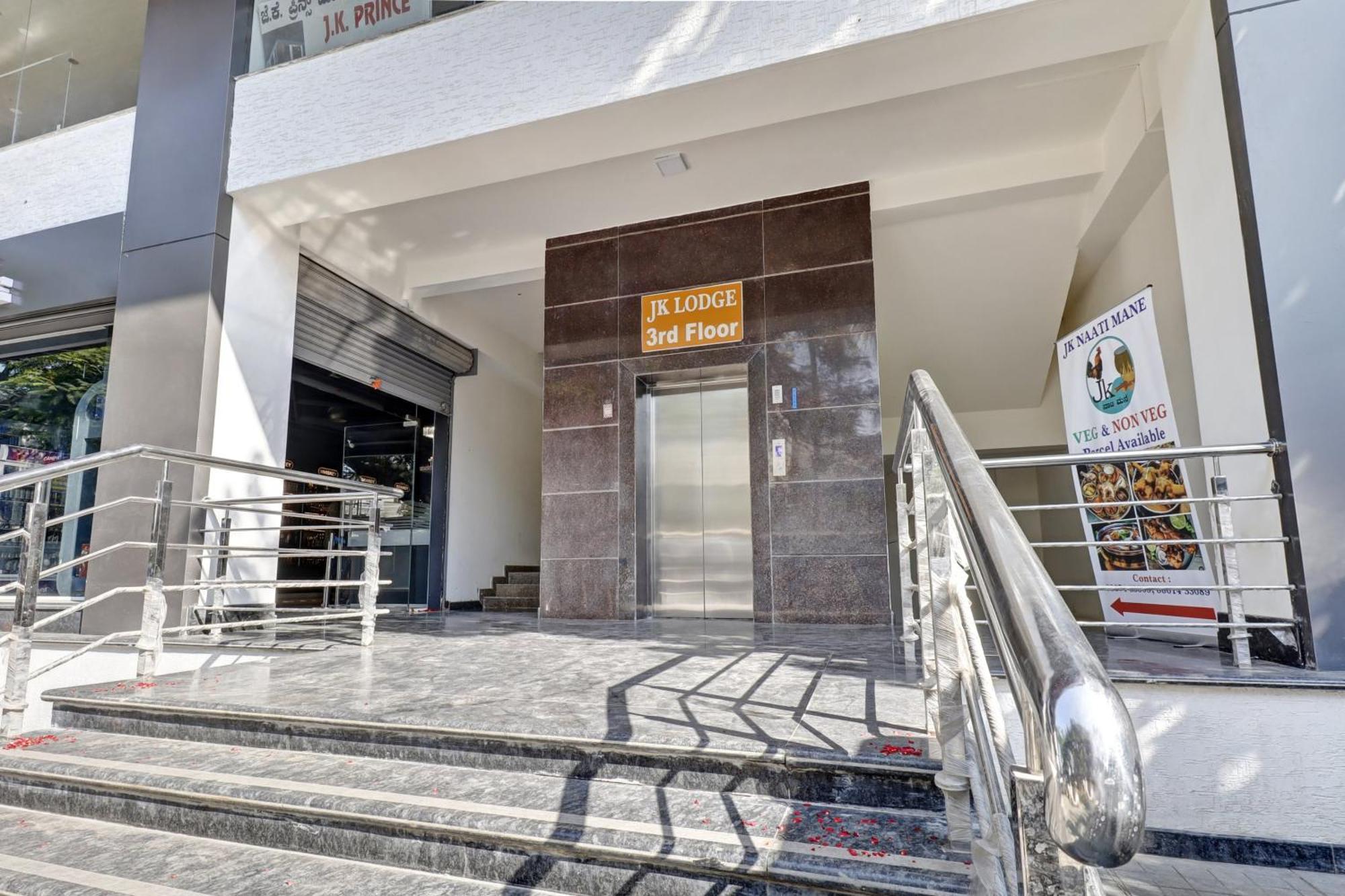 Hotel O J.k. & 4*