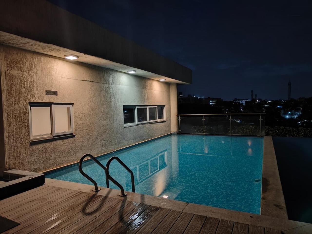 Spacious 3bhk High Floor East With Full Equipped Kitchen- 26a Apartment *