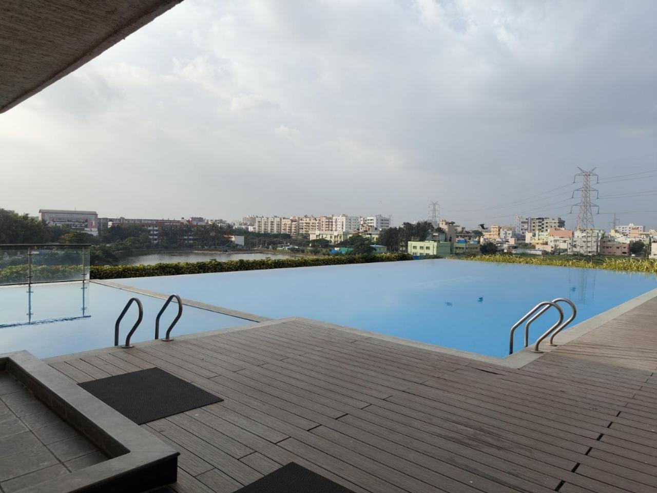 Apartment Spacious 3bhk High Floor East With Full Equipped Kitchen- 26a *