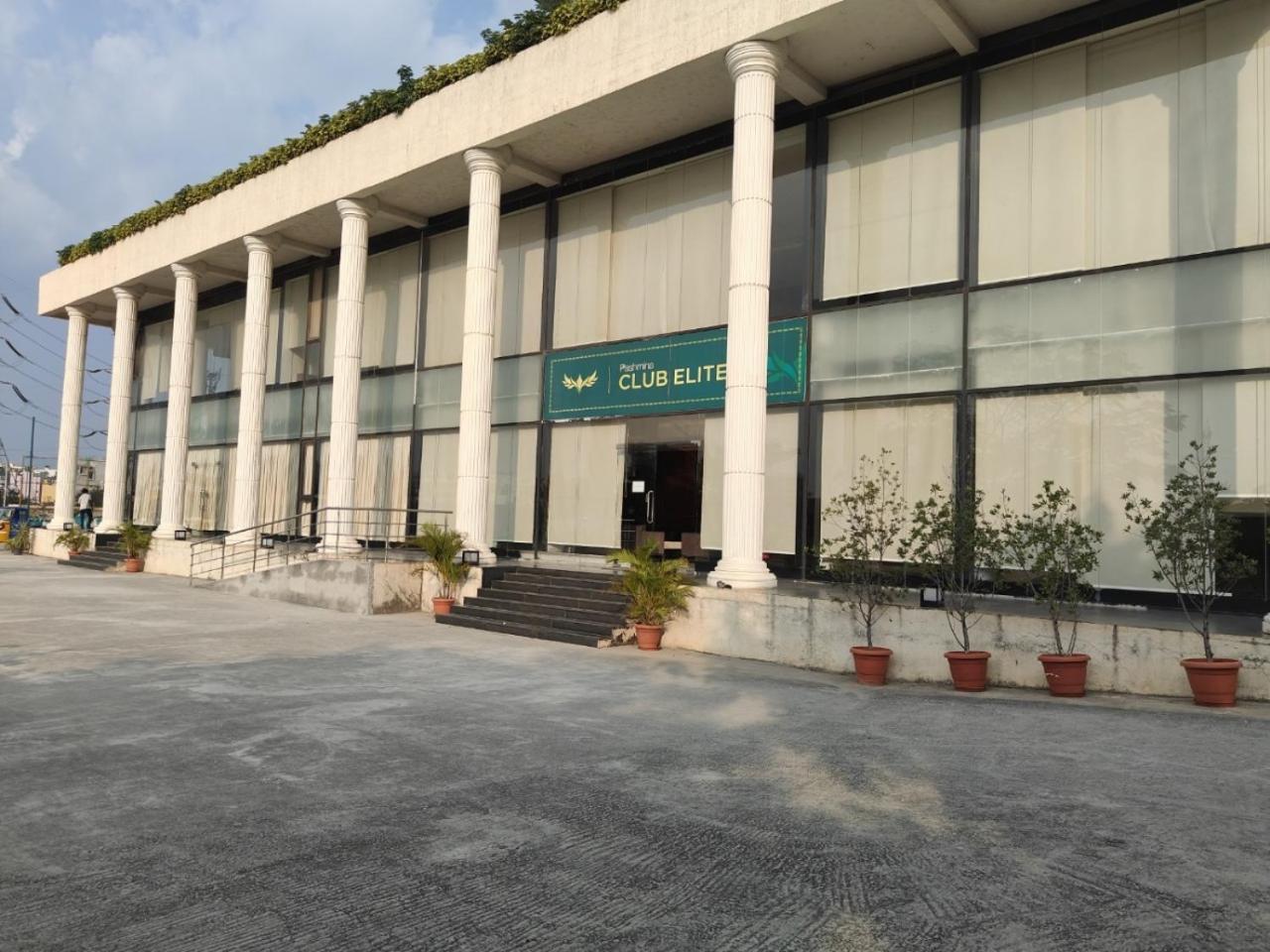 Spacious 3bhk High Floor East With Full Equipped Kitchen- 26a *