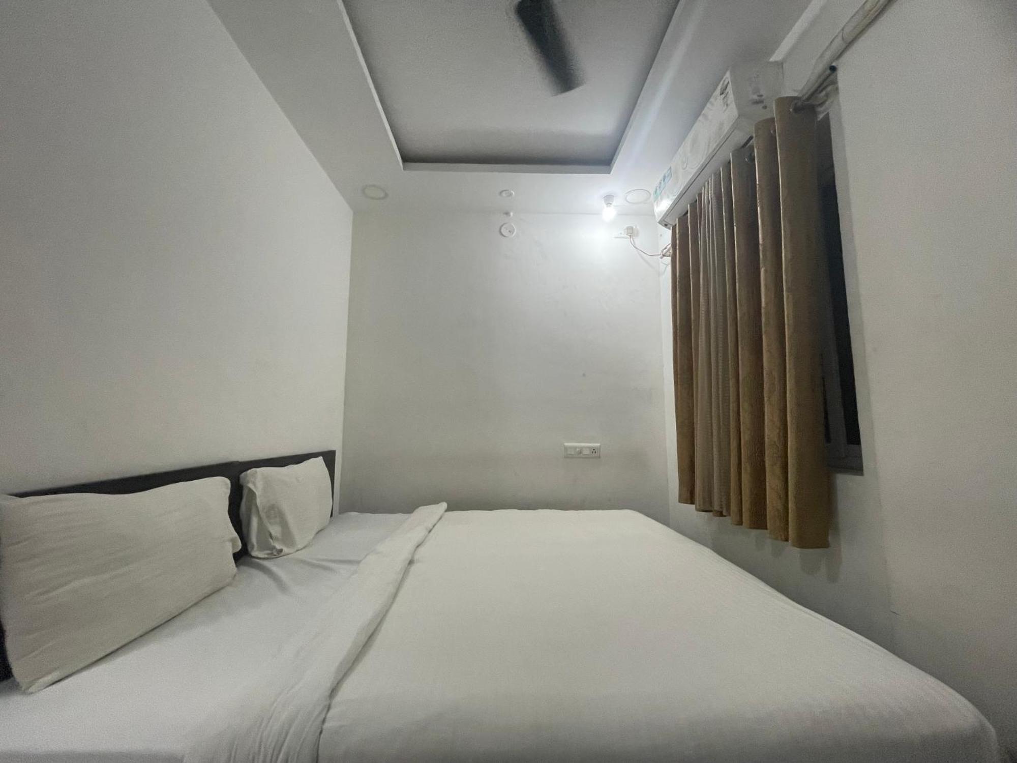 Rahat Comforts Hotel