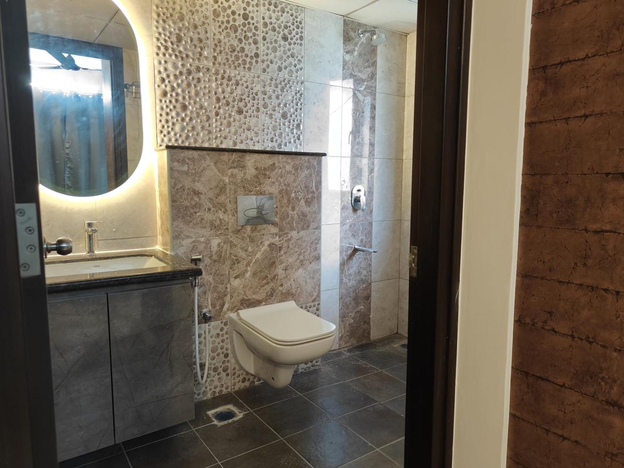 Spacious 3bhk High Floor East With Full Equipped Kitchen- 26a *