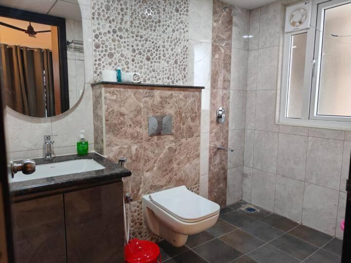 Spacious 3bhk High Floor East With Full Equipped Kitchen- 26a