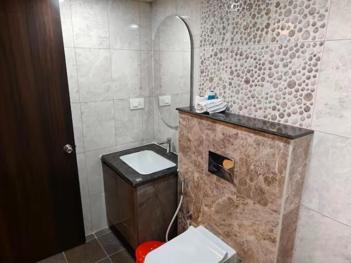 Apartment Spacious 3bhk High Floor East With Full Equipped Kitchen- 26a