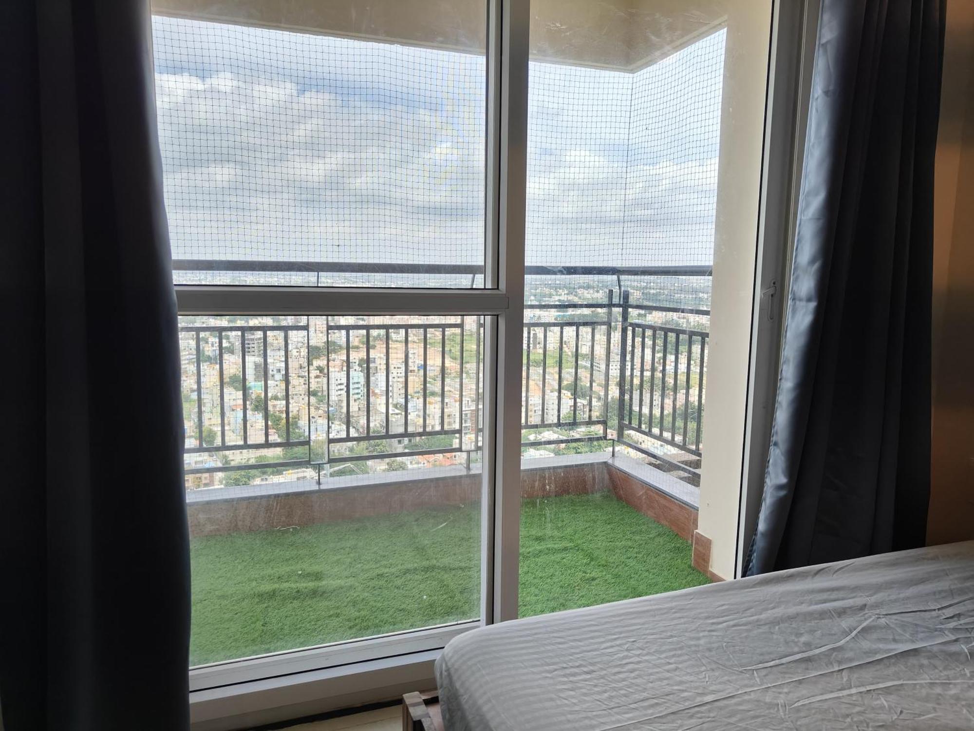Spacious 3bhk High Floor East With Full Equipped Kitchen- 26a Apartment Bangalore