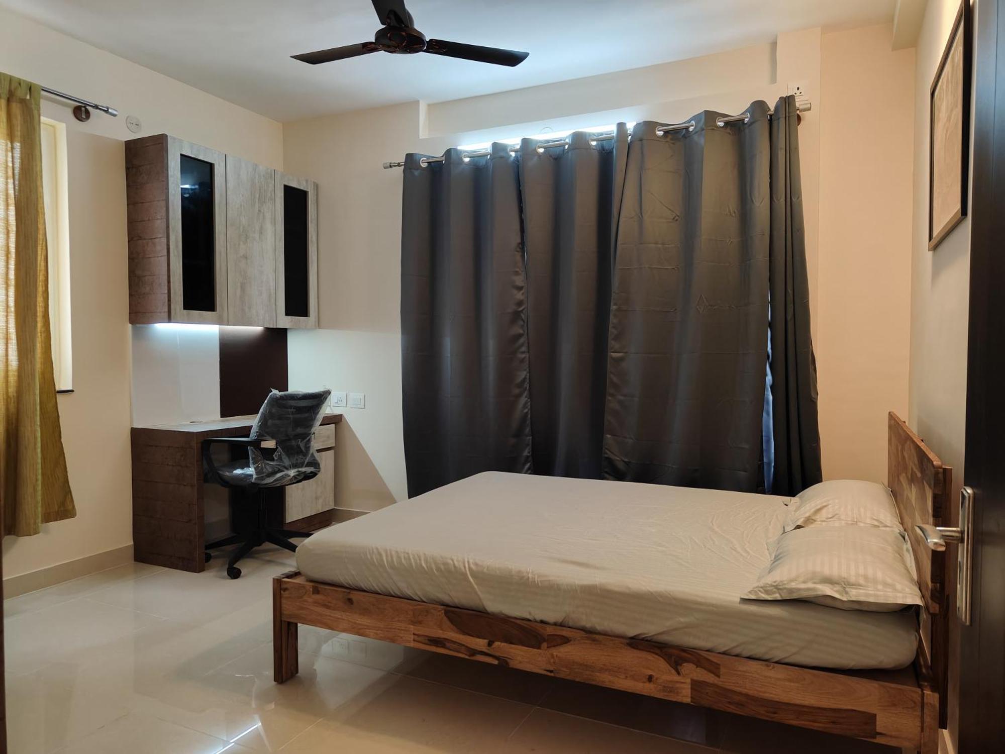 Apartment Spacious 3bhk High Floor East With Full Equipped Kitchen- 26a *