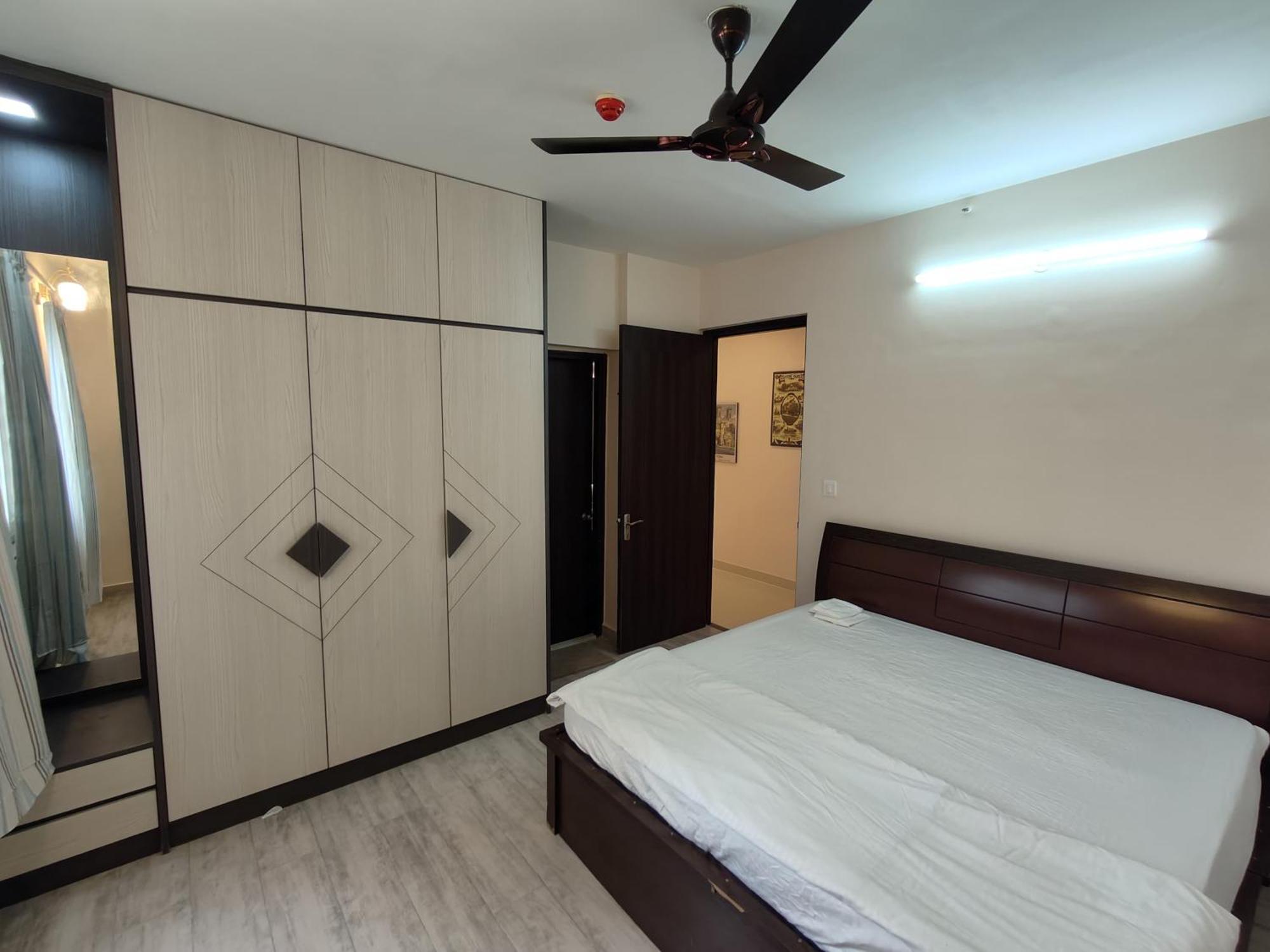 Spacious 3bhk High Floor East With Full Equipped Kitchen- 26a Apartment Bangalore