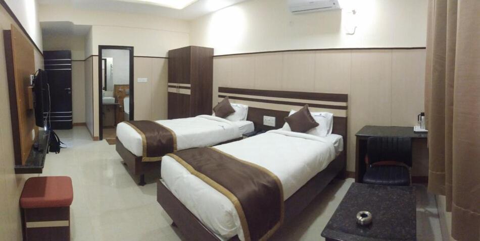 Hotel Anand Regency Majestic 2*