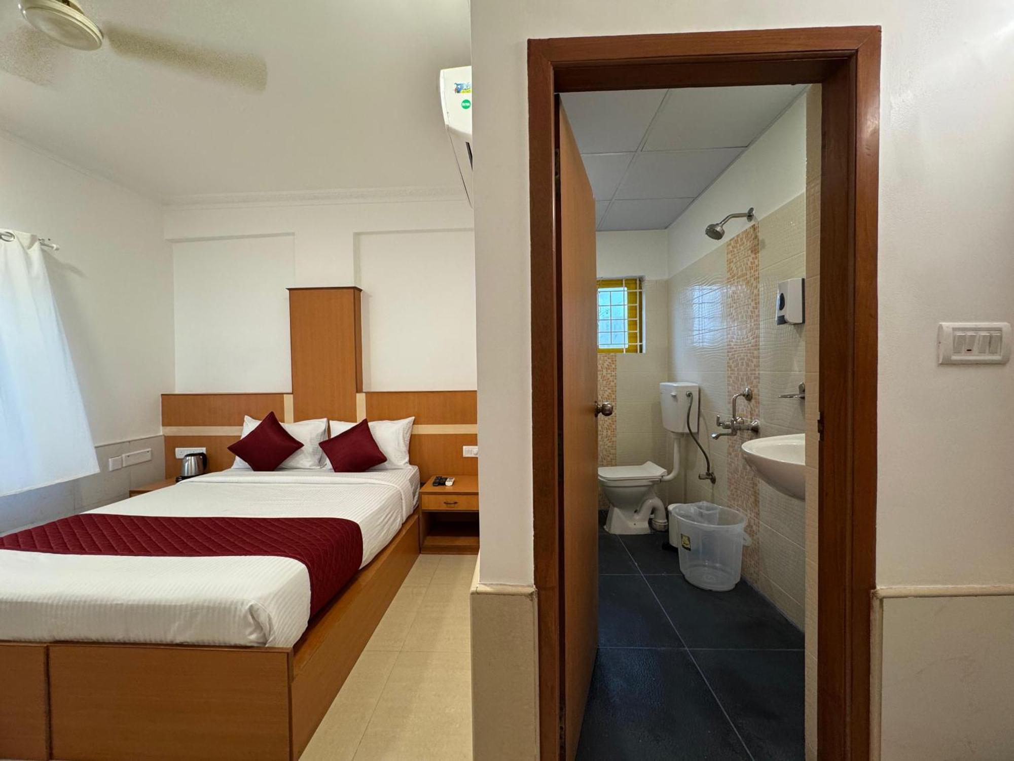 Hotel Srinidhi Residency Murugeshpalya