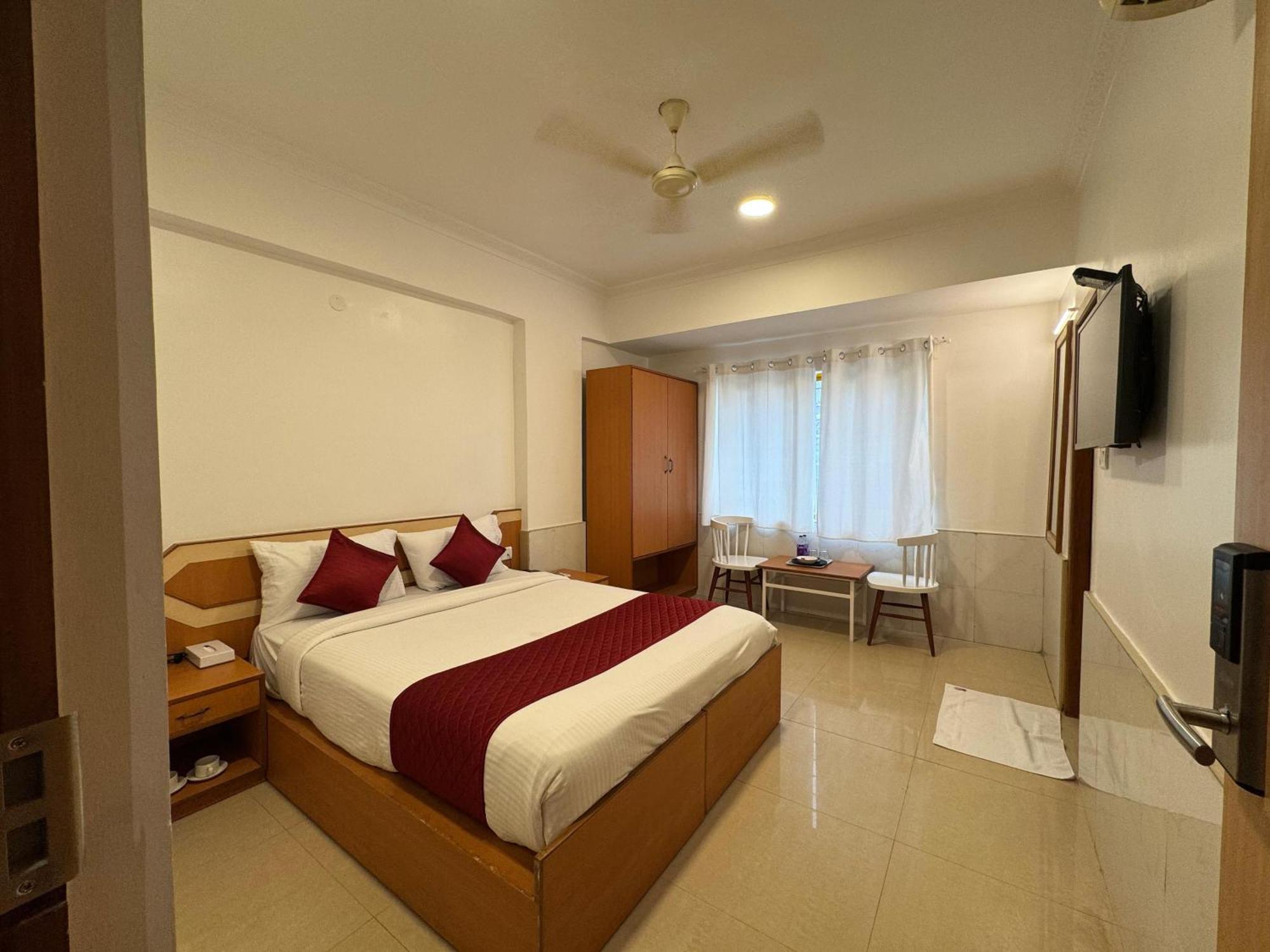 Hotel Srinidhi Residency Murugeshpalya 3*