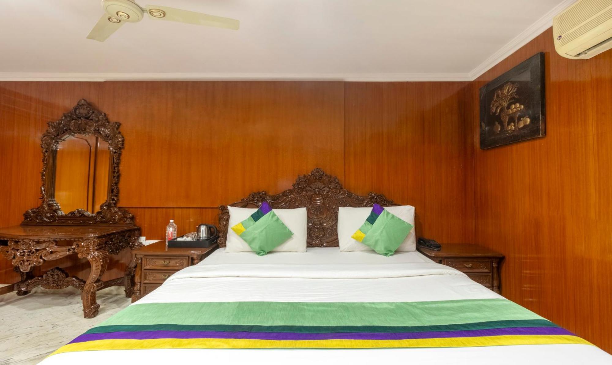 Hotel Seven Olives By Mystic 4*