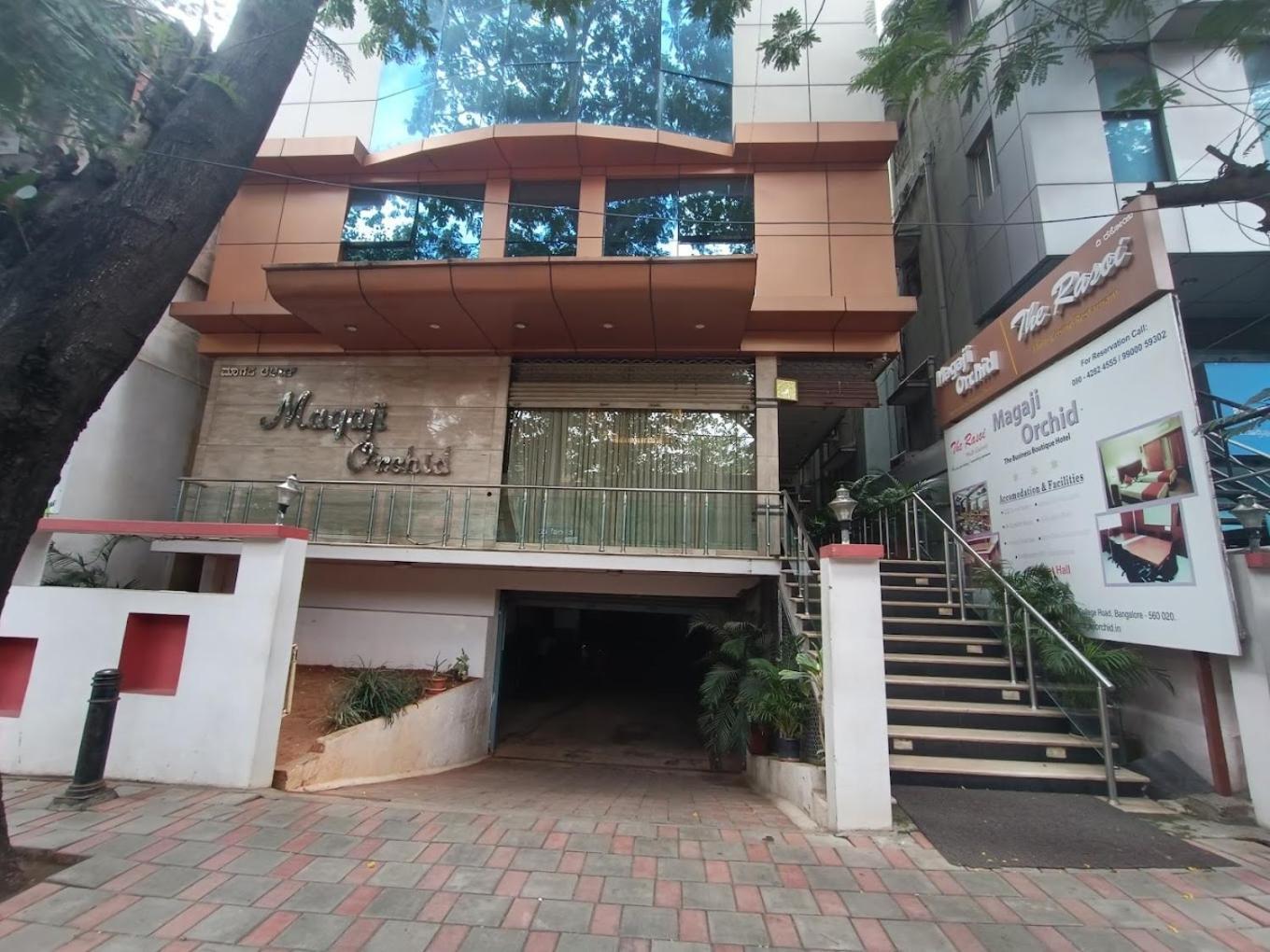 Bisque Magaji Orchid - Near Majestic Railway Station