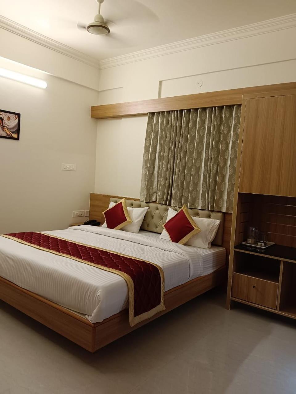 Krishna Hotel