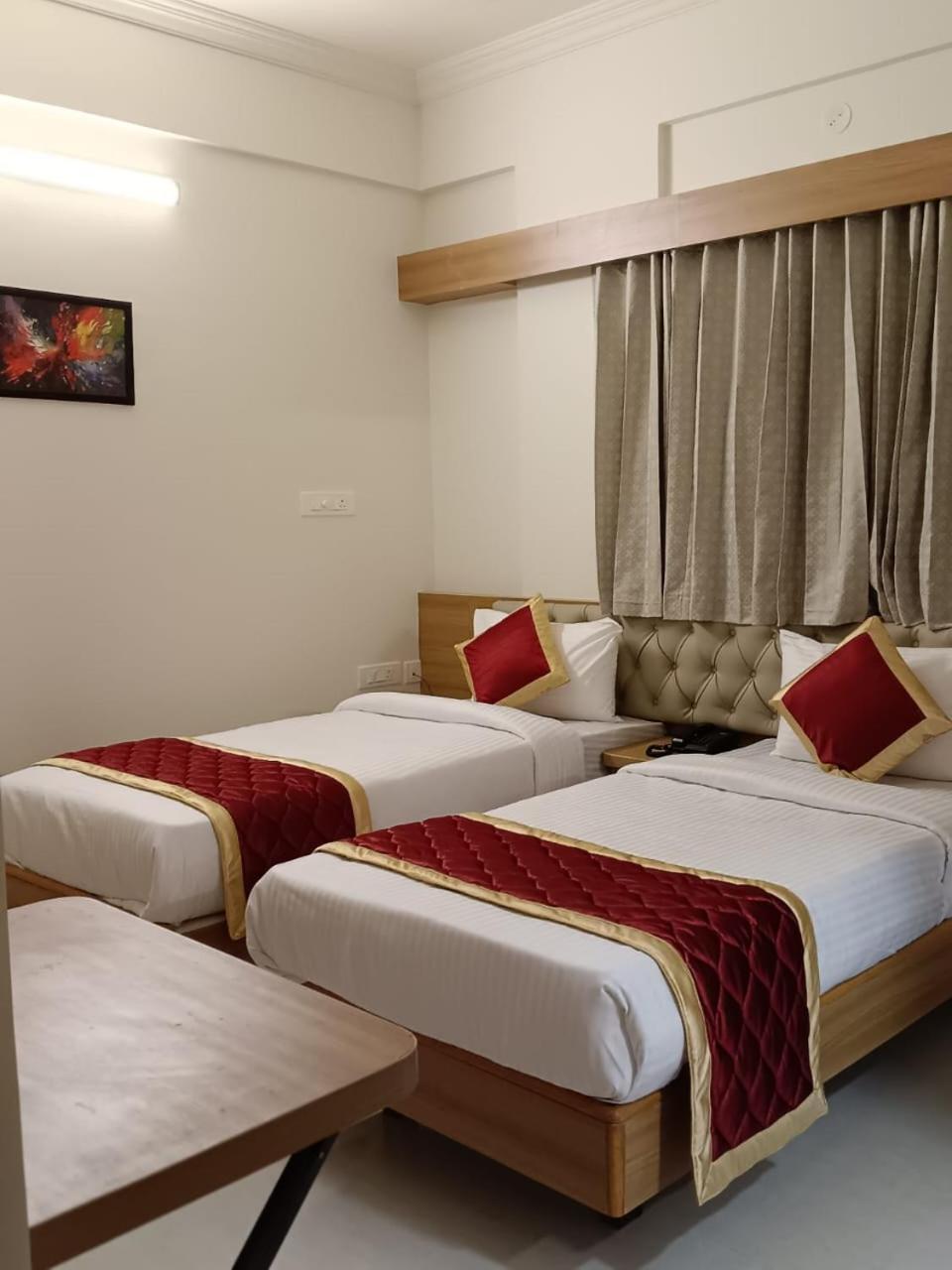 Krishna Hotel 3*