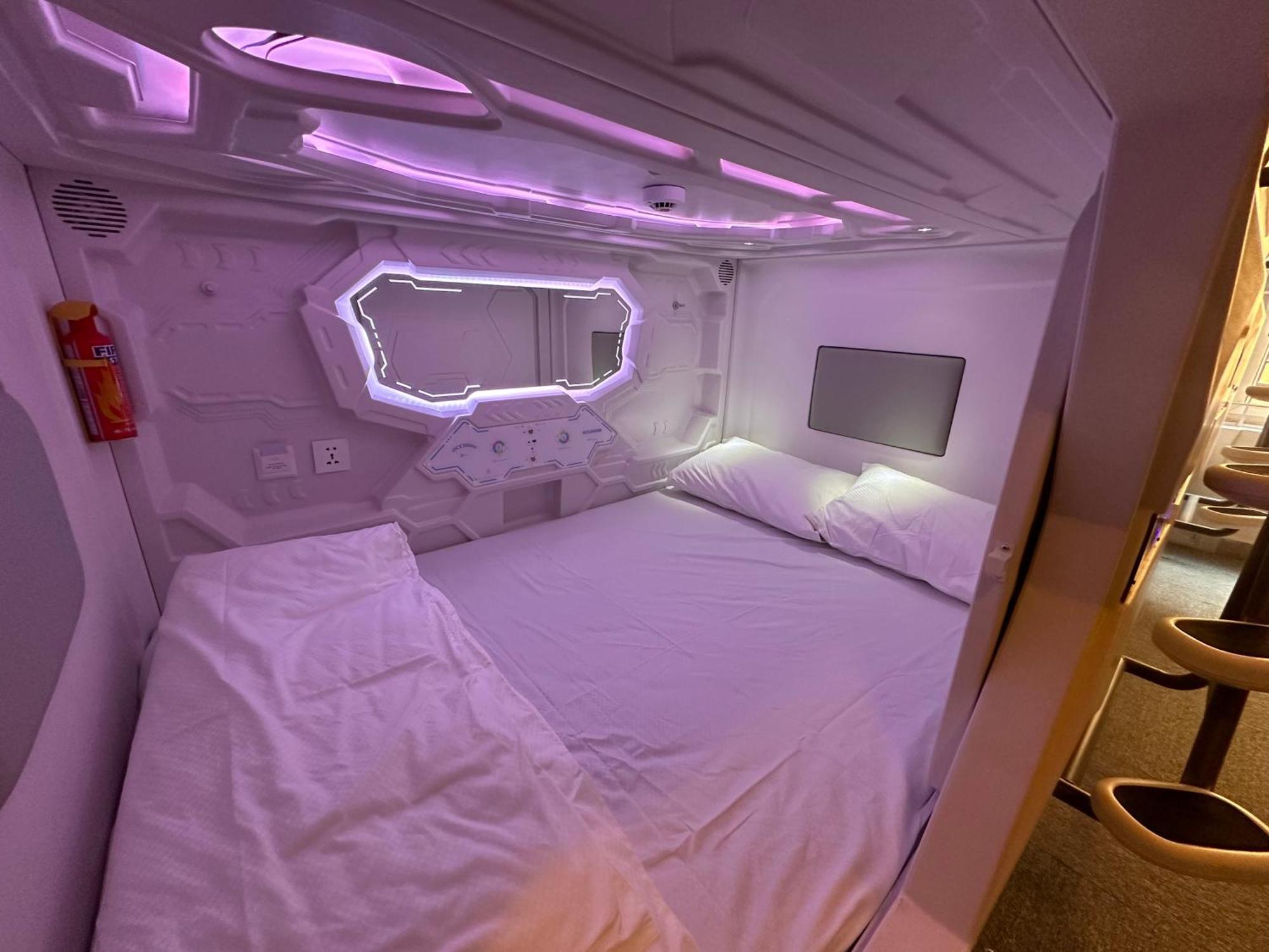 Capsule hotel Blr Pods