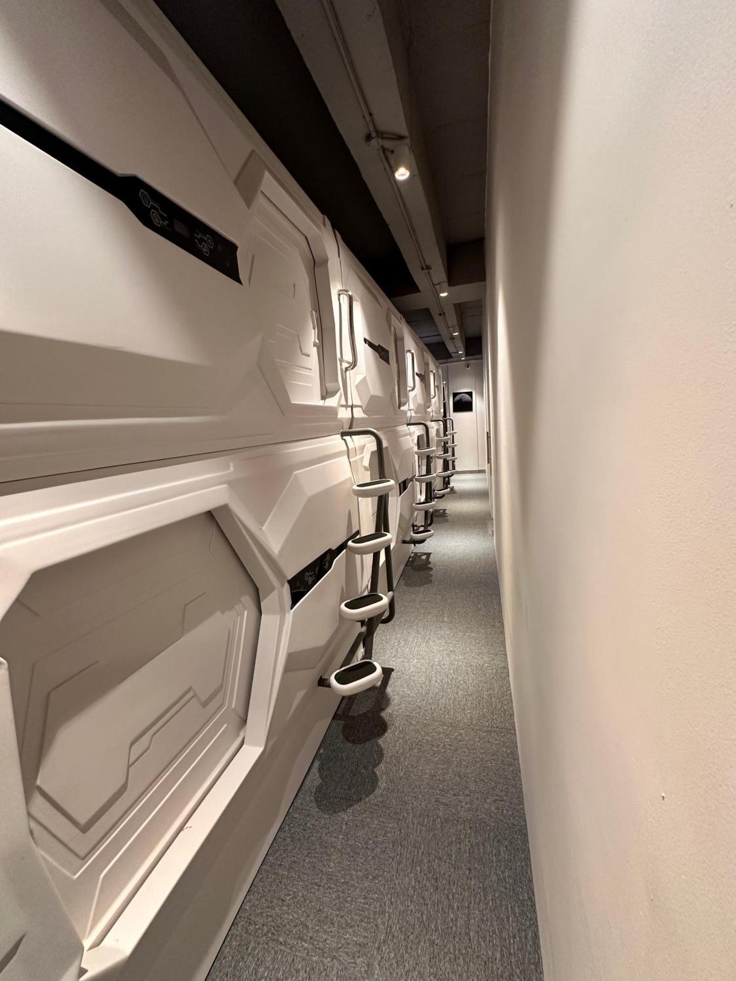 Blr Pods Capsule hotel *