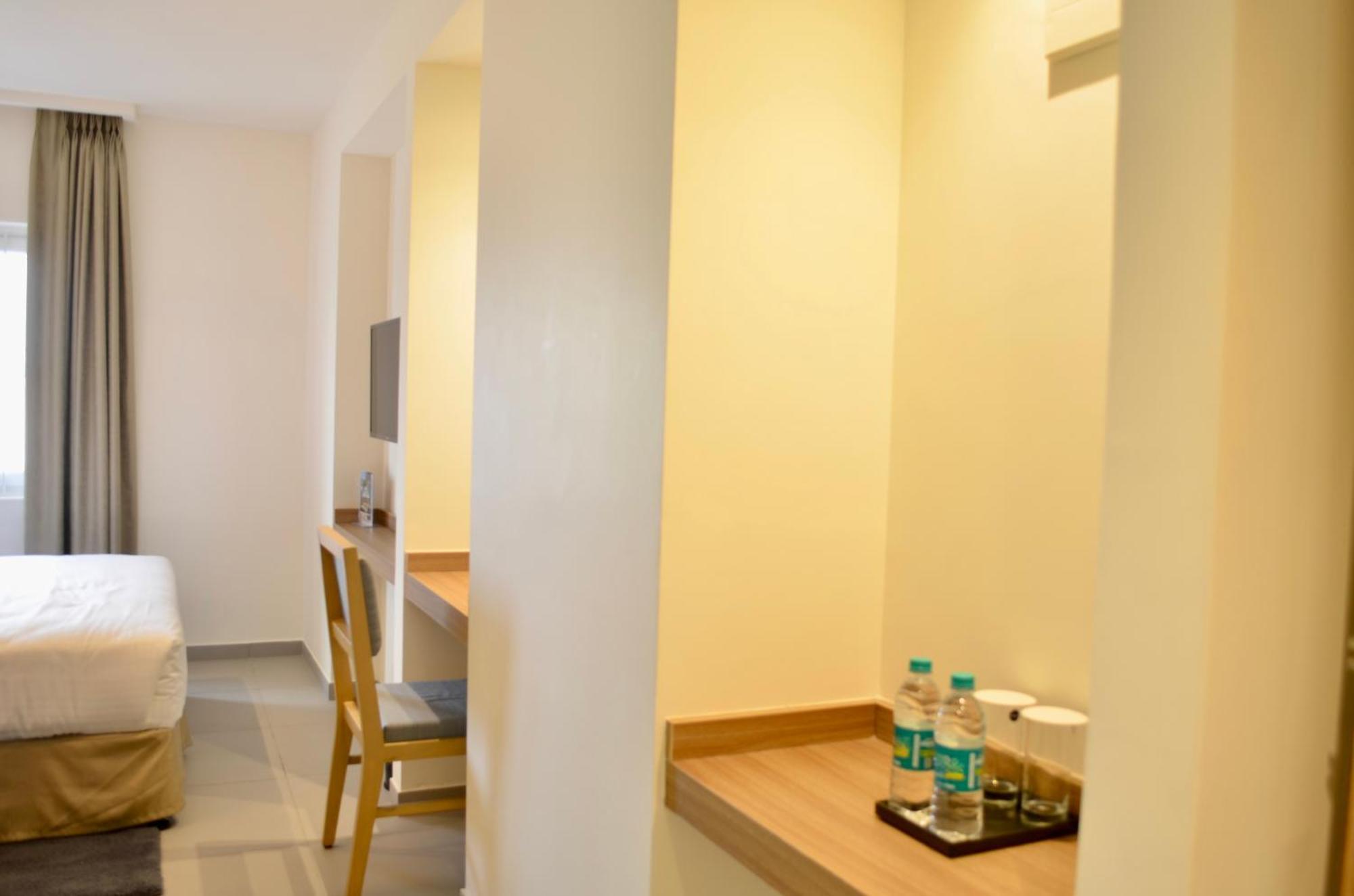 Hotel City Lake Hotel 3*