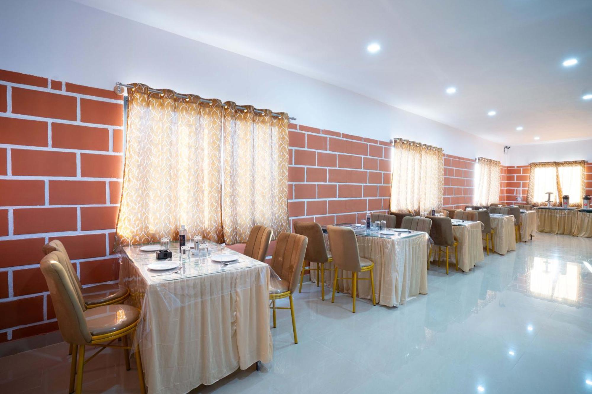 Hotel Treebo Galaxy Kings Suites, Hebbal 3*